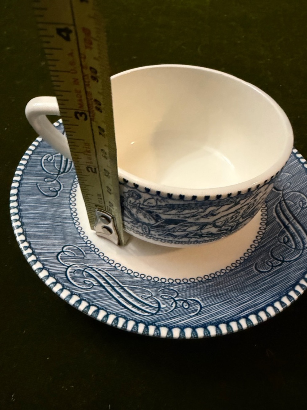 Vintage Royal China “Currier&Ives” blue and white tea cup and saucer set - Picture 3 of 10
